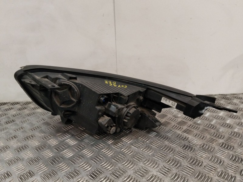 Recambio de faro derecho para kia stonic (yb) 1.0 t-gdi referencia OEM IAM 92102H8400  
