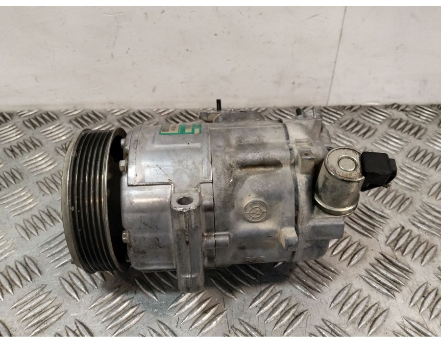 Recambio de compresor aire acondicionado para volkswagen polo iv (9n_, 9a_) 1.4 16v referencia OEM IAM 6Q0820803H  