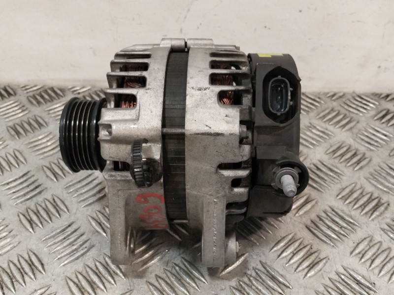 Recambio de alternador para kia carens iv 1.7 crdi referencia OEM IAM 373002A850  