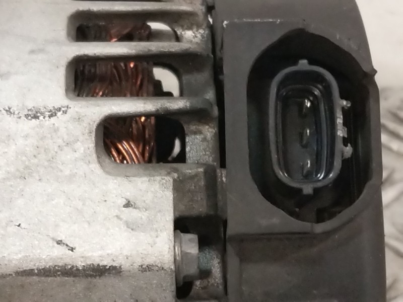 Recambio de alternador para kia carens iv 1.7 crdi referencia OEM IAM 373002A850  
