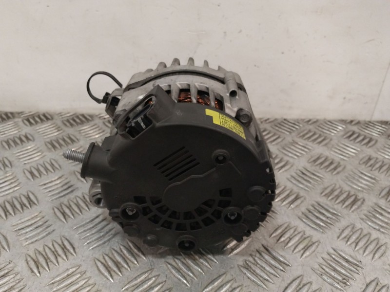 Recambio de alternador para kia carens iv 1.7 crdi referencia OEM IAM 373002A850  
