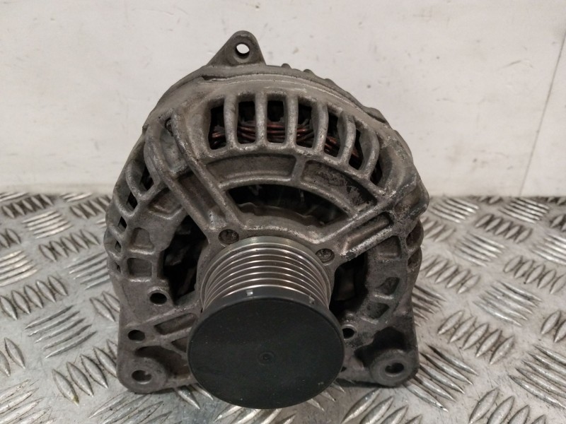 Recambio de alternador para renault master ii furgoneta (fd) 2.5 dci referencia OEM IAM 8200660022 0124525137 
