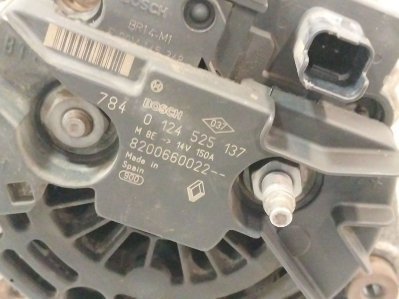Recambio de alternador para renault master ii furgoneta (fd) 2.5 dci referencia OEM IAM 8200660022 0124525137 