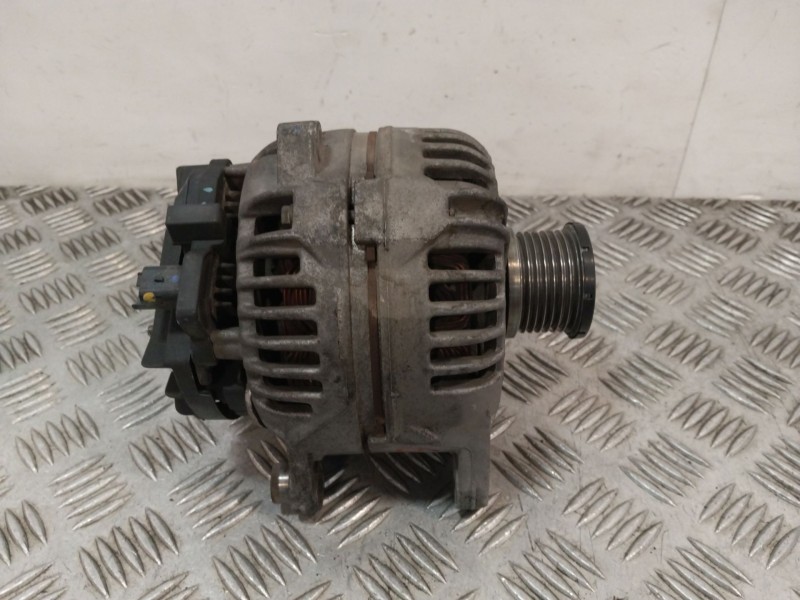 Recambio de alternador para renault master ii furgoneta (fd) 2.5 dci referencia OEM IAM 8200660022 0124525137 