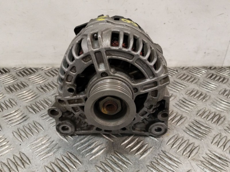 Recambio de alternador para volkswagen golf v (1k1) 1.6 fsi referencia OEM IAM 03C903023D  