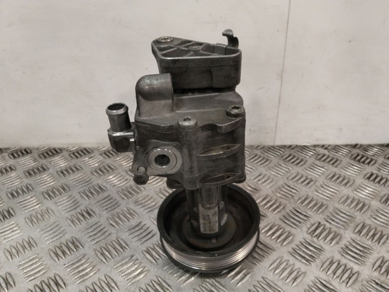 Recambio de bomba direccion para bmw x5 (e70) xdrive 30 d referencia OEM IAM 679646203  