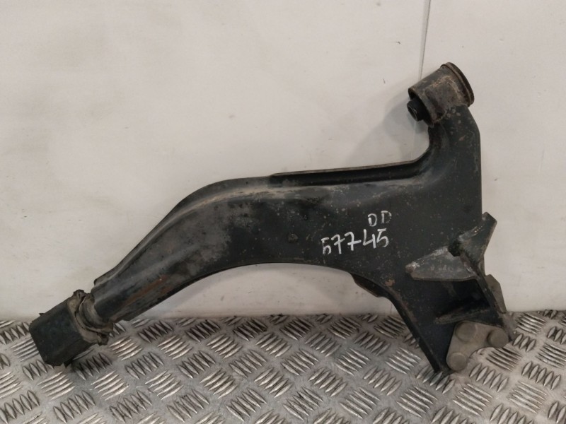 Recambio de brazo suspension inferior delantero derecho para nissan serena (c23m) referencia OEM IAM   