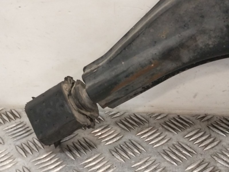 Recambio de brazo suspension inferior delantero derecho para nissan serena (c23m) referencia OEM IAM   