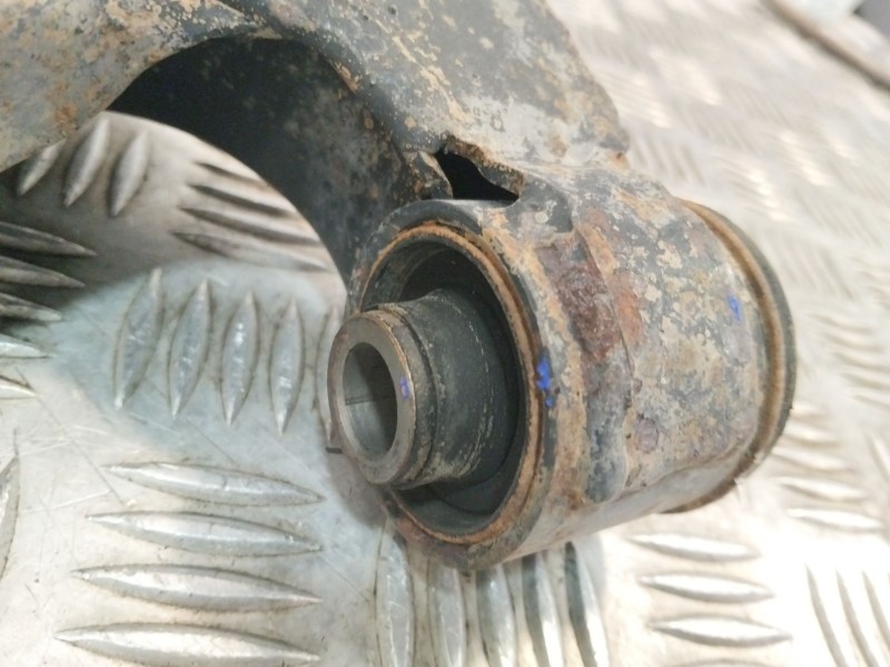 Recambio de brazo suspension inferior delantero derecho para nissan serena (c23m) referencia OEM IAM   
