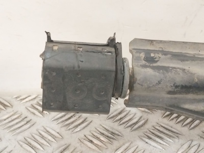 Recambio de brazo suspension inferior delantero izquierdo para nissan serena (c23m) referencia OEM IAM   