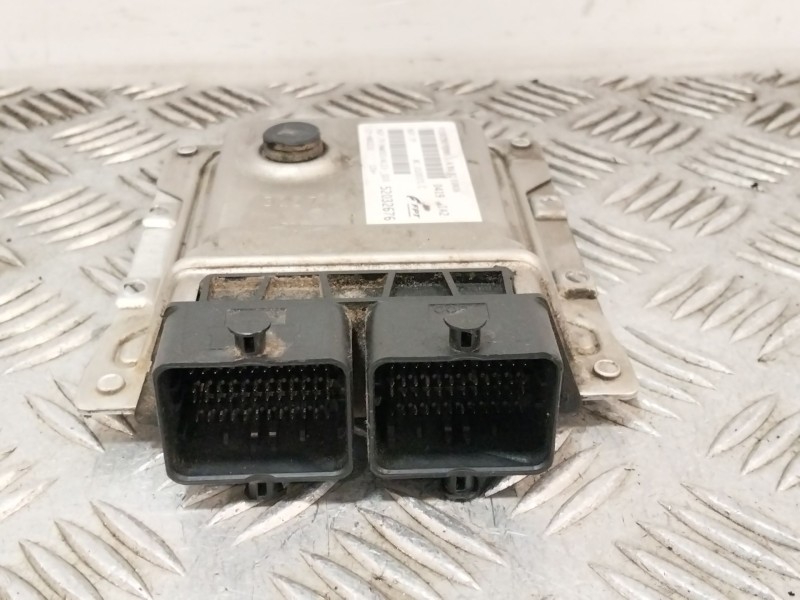 Recambio de centralita motor uce para fiat qubo (225_) 1.4 (225axa1a, 225cxa1a) referencia OEM IAM 52032676  
