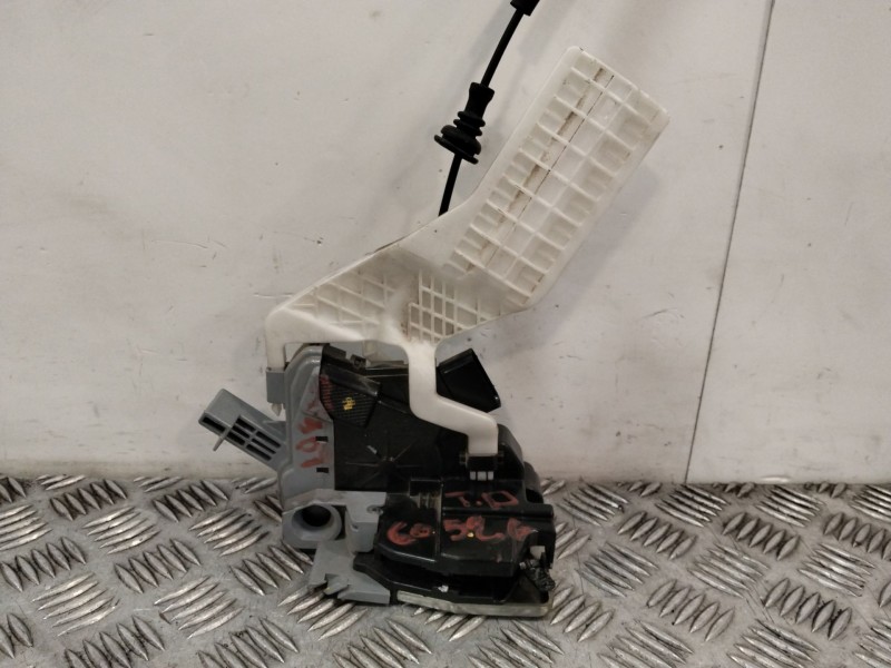 Recambio de cerradura puerta trasera derecha para kia carens iv 1.7 crdi referencia OEM IAM 81420A4030  
