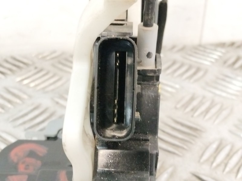 Recambio de cerradura puerta trasera derecha para kia carens iv 1.7 crdi referencia OEM IAM 81420A4030  