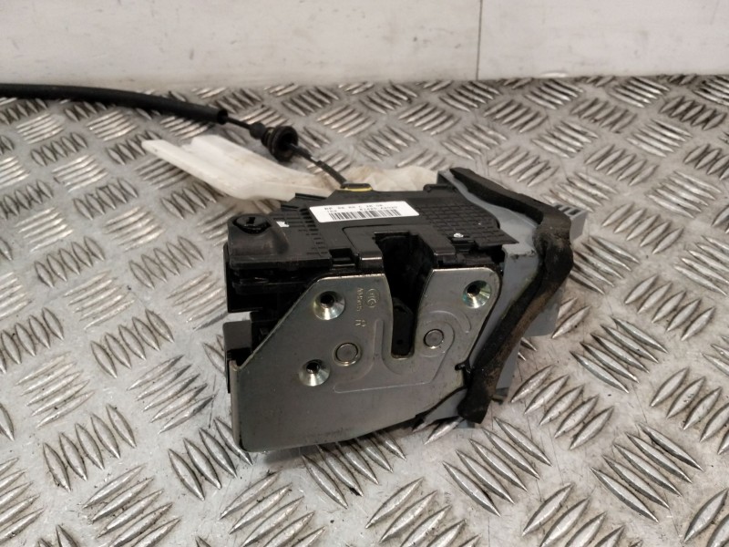 Recambio de cerradura puerta trasera derecha para kia carens iv 1.7 crdi referencia OEM IAM 81420A4030  