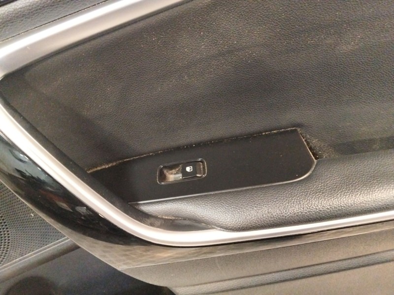 Recambio de guarnecido puerta delantera derecha para kia xceed (cd) 1.5 t-gdi mhev referencia OEM IAM 82342J7000  