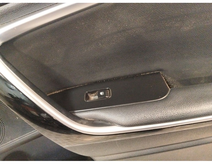 Recambio de guarnecido puerta delantera derecha para kia xceed (cd) 1.5 t-gdi mhev referencia OEM IAM 82342J7000  