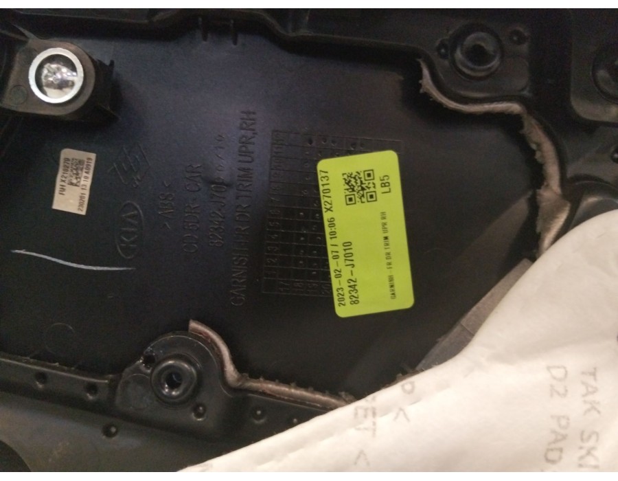 Recambio de guarnecido puerta delantera derecha para kia xceed (cd) 1.5 t-gdi mhev referencia OEM IAM 82342J7000  