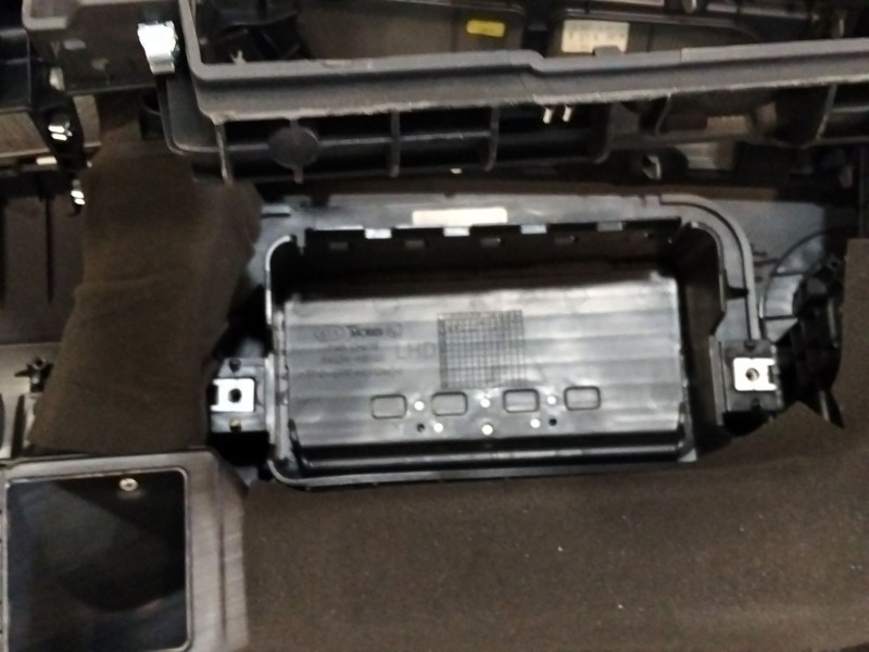 Recambio de salpicadero para kia stonic (yb) 1.0 t-gdi referencia OEM IAM 84710H8AB0WK  