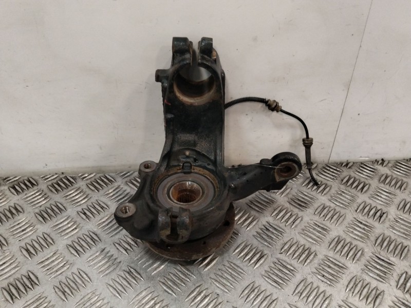 Recambio de mangueta delantera derecha para peugeot 208 referencia OEM IAM   