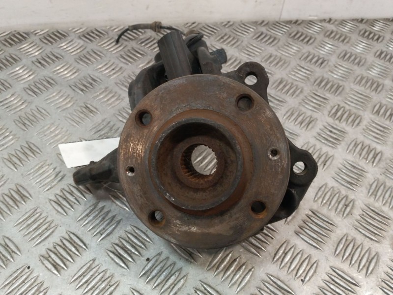 Recambio de mangueta delantera derecha para peugeot 208 referencia OEM IAM   