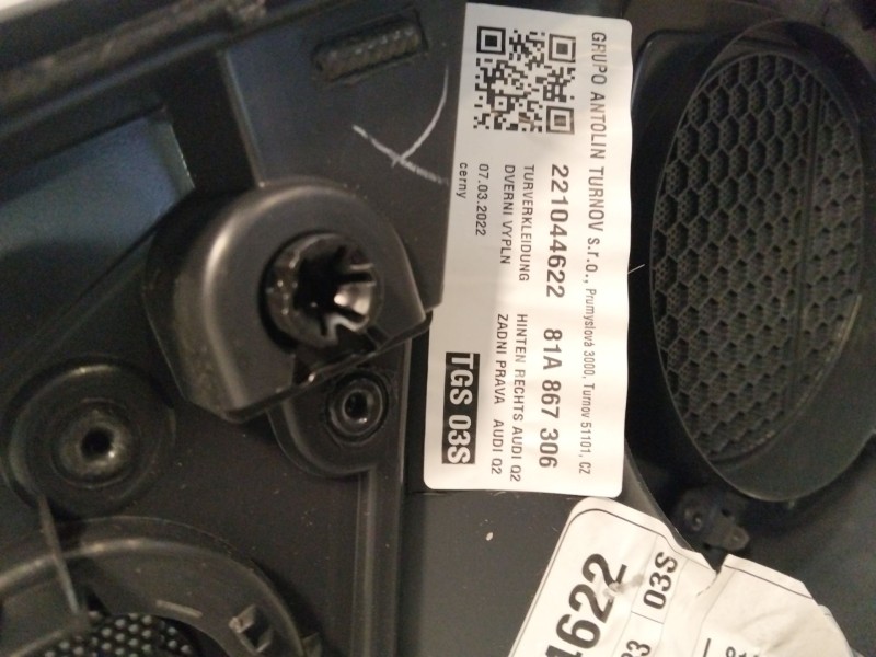Recambio de guarnecido puerta trasera derecha para audi q2 (gab, gag) 30 tdi referencia OEM IAM 81A867378  