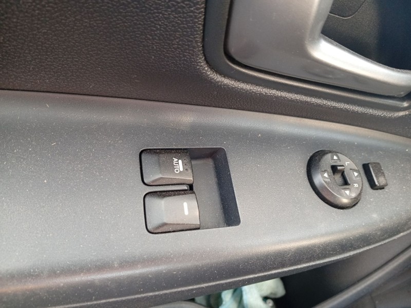 Recambio de mando elevalunas delantero izquierdo para kia rio iii (ub) 1.25 cvvt referencia OEM IAM 935701W150  