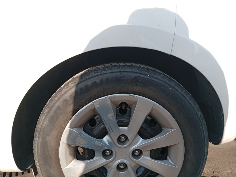Recambio de paso de rueda trasero izquierdo para kia rio iii (ub) 1.25 cvvt referencia OEM IAM 868211W010  
