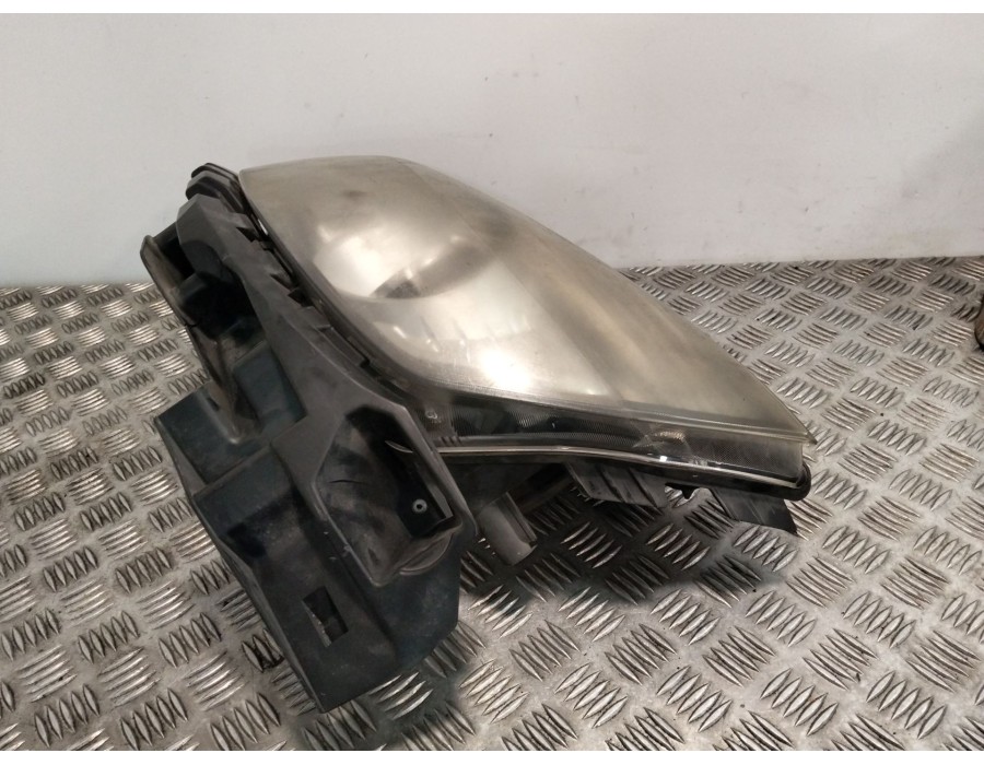 Recambio de faro izquierdo para renault grand scénic ii (jm0/1_) 2.0 dci (jm1k) referencia OEM IAM 8200479716  