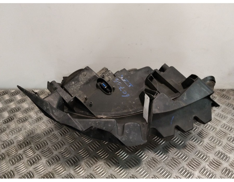 Recambio de faro izquierdo para renault grand scénic ii (jm0/1_) 2.0 dci (jm1k) referencia OEM IAM 8200479716  