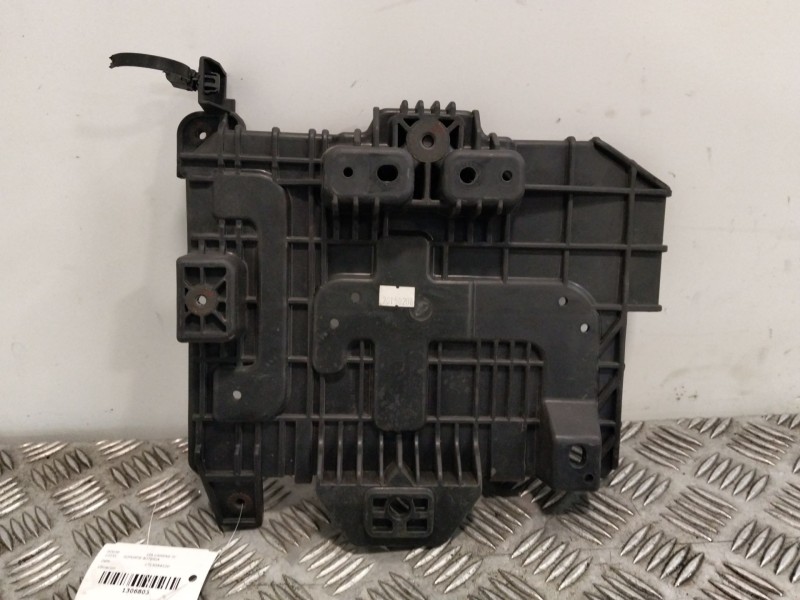 Recambio de soporte bateria para kia carens iv 1.7 crdi referencia OEM IAM 37150A4100  
