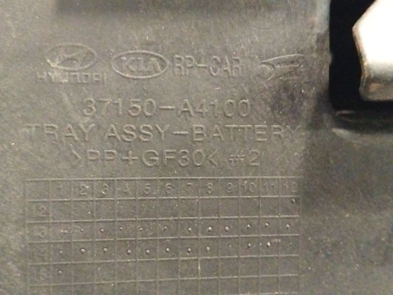 Recambio de soporte bateria para kia carens iv 1.7 crdi referencia OEM IAM 37150A4100  
