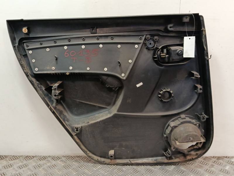 Recambio de guarnecido puerta trasera derecha para dacia duster (hs_) 1.5 dci (hsaj) referencia OEM IAM 829A00119R  