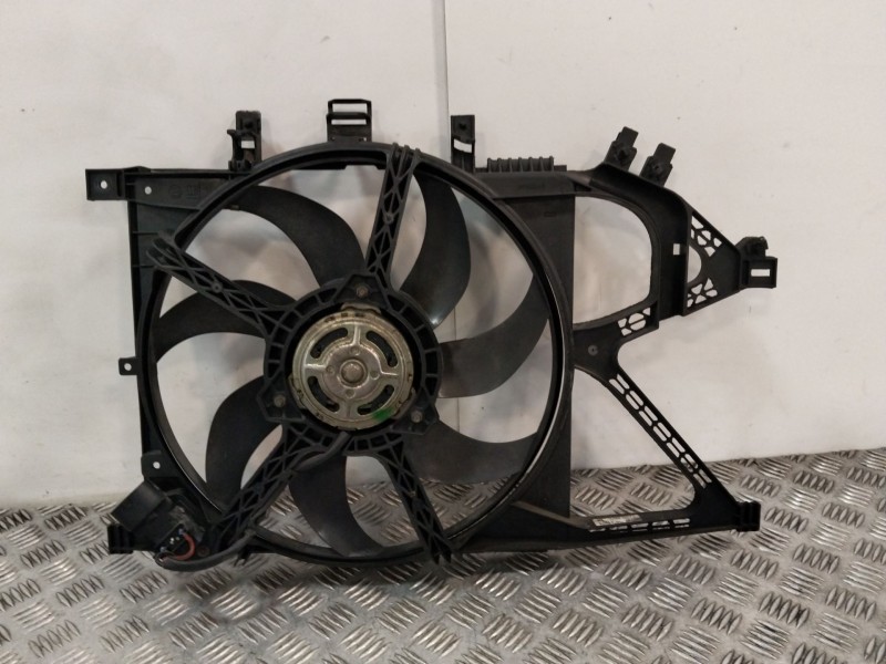 Recambio de electroventilador para opel corsa c sri referencia OEM IAM 13106033  