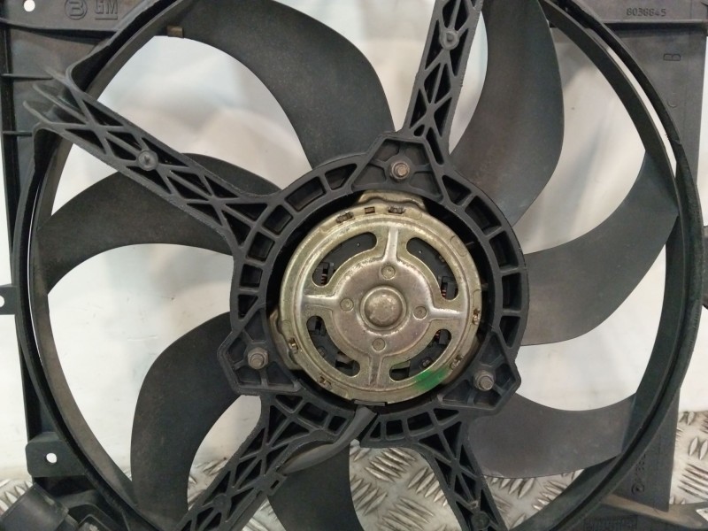 Recambio de electroventilador para opel corsa c sri referencia OEM IAM 13106033  