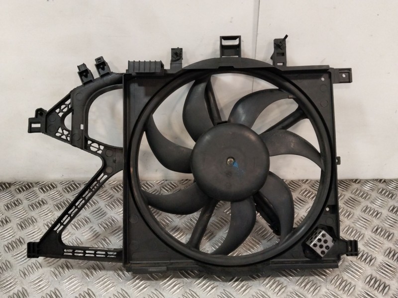 Recambio de electroventilador para opel corsa c sri referencia OEM IAM 13106033  