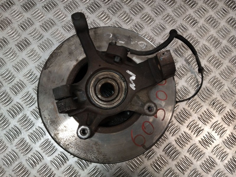 Recambio de mangueta delantera derecha para renault master ii furgoneta (fd) 2.5 dci referencia OEM IAM 8200642123  