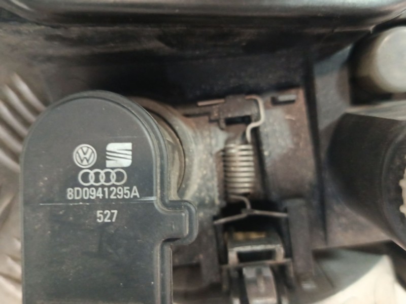 Recambio de faro derecho para seat ibiza ii (6k1) 1.6 i referencia OEM IAM 67735441  