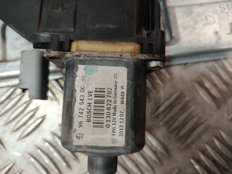 Recambio de elevalunas delantero derecho para peugeot 208 i (ca_, cc_) 1.2 vti 82 referencia OEM IAM 9673154380  