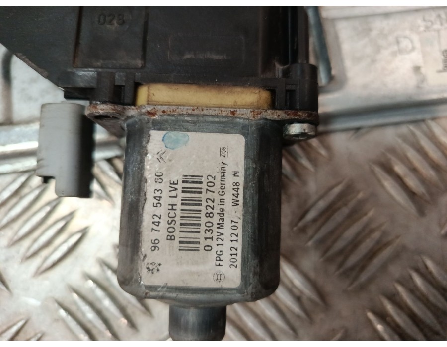 Recambio de elevalunas delantero derecho para peugeot 208 i (ca_, cc_) 1.2 vti 82 referencia OEM IAM 9673154380  