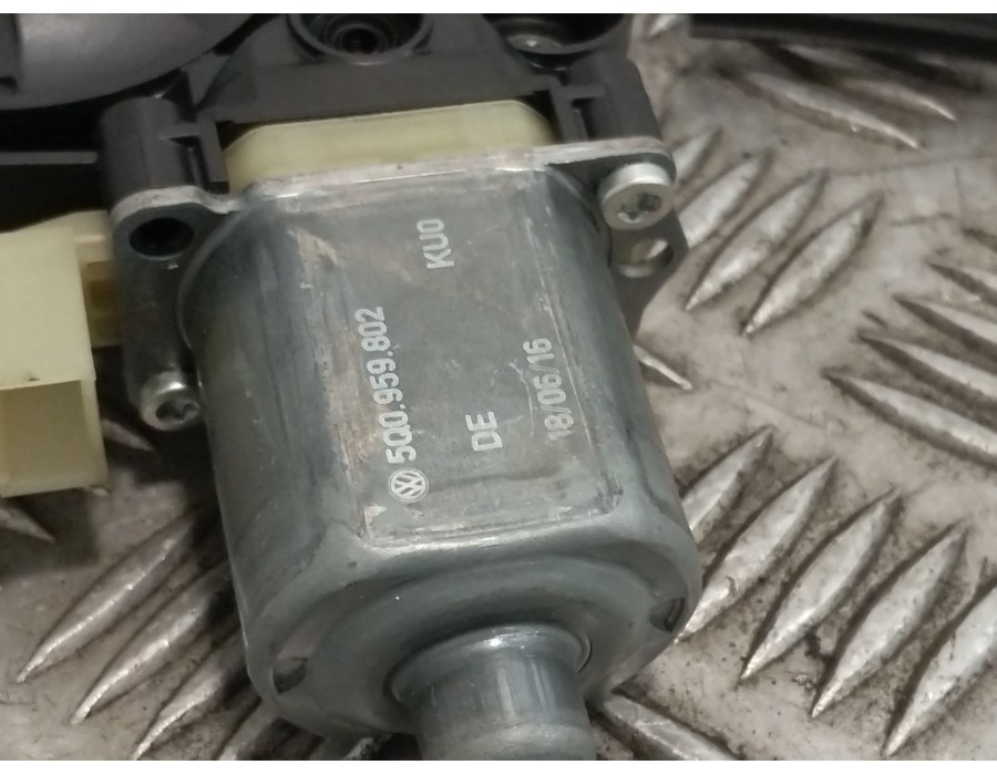 Recambio de elevalunas trasero derecho para audi a3 sportback (8va, 8vf) 2.0 tdi referencia OEM IAM 8V4839462  