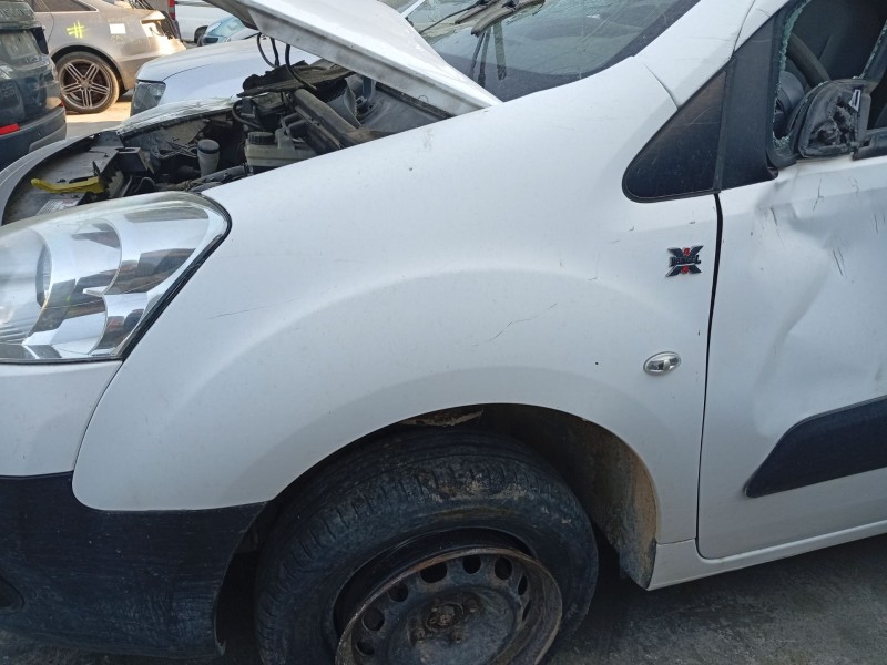 Recambio de aleta delantera izquierda para peugeot partner furgoneta/monovolumen 1.6 hdi 16v 4x4 referencia OEM IAM 7840W2  