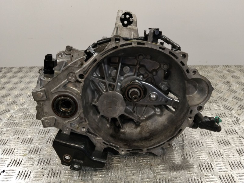 Recambio de caja cambios para kia carens iv 1.7 crdi referencia OEM IAM 4300032932  