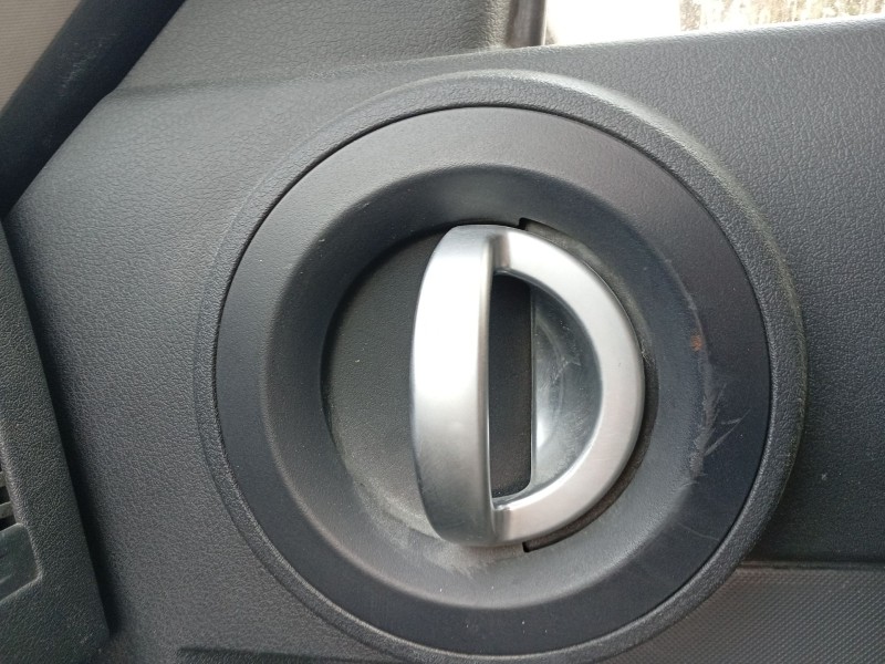 Recambio de maneta interior delantera derecha para dodge nitro 2.8 crd referencia OEM IAM 68004828AA  