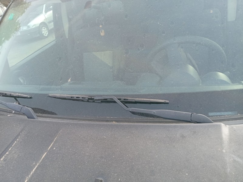 Recambio de brazo limpia delantero izquierdo para dodge nitro 2.8 crd referencia OEM IAM 68003942AB  