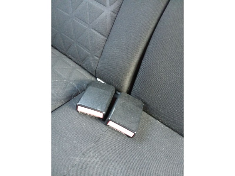 Recambio de enganche cinturon trasero derecho para dacia duster (hs_) 1.2 tce 125 referencia OEM IAM 6001550528  