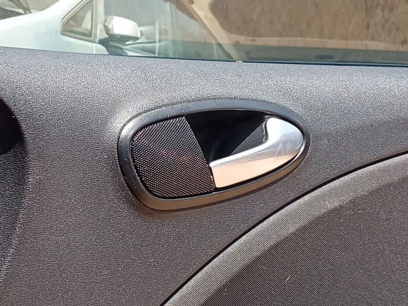 Recambio de maneta interior delantera derecha para seat leon (1p1) 1.6 tdi referencia OEM IAM 5P0837114B1UQ 3B0837207GGRU 
