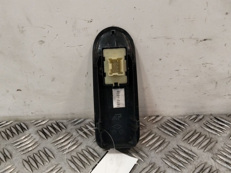 Recambio de mando elevalunas delantero derecho para dacia duster (hs_) 1.2 tce 125 referencia OEM IAM 8200602227  