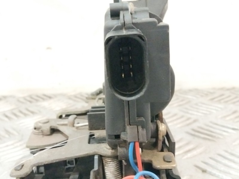 Recambio de cerradura puerta delantera derecha para renault scenic ii 1.5 dci referencia OEM IAM 1J48370  