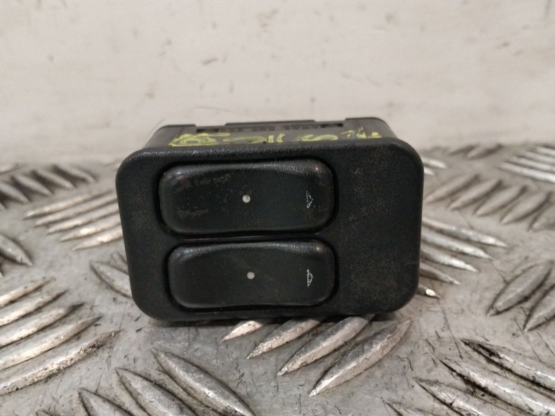 Recambio de mando elevalunas para renault laguna ii (bg0/1_) 2.0 dci (bg1t) referencia OEM IAM 13363202  