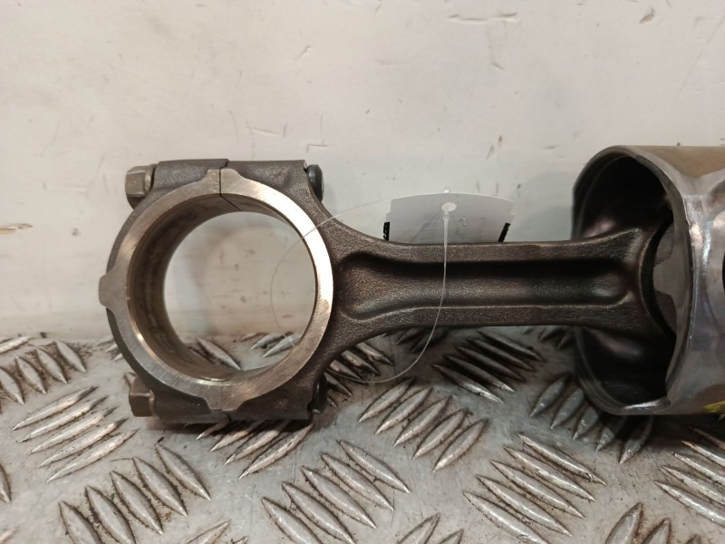 Recambio de piston para hyundai h350 furgoneta 2.5 crdi referencia OEM IAM 22492  